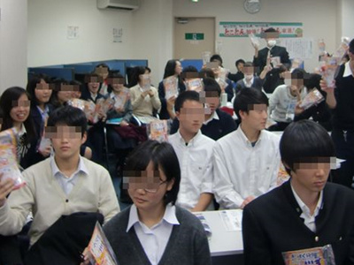 受験塾での受験生応援即席ラーメンサンプリング事例