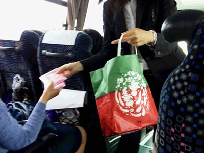 吸水ケア商品の中高年女性向けサンプリング事例