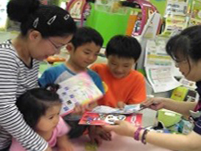 室内遊園地での学習塾先生募集告知チラシ配布事例