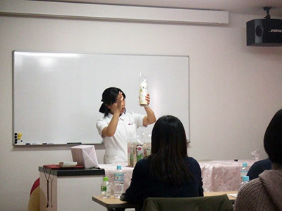 産婦人科母親学級でのノンカフェインのお茶サンプリング事例