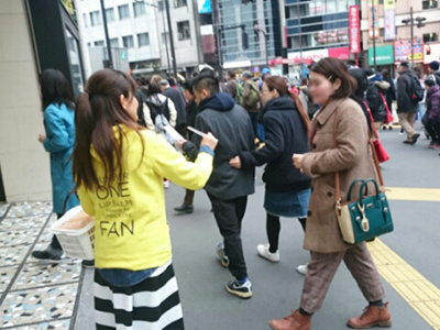 スキンケアショップの新店オープン告知街頭配布事例