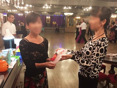 大手メーカー美容液ミニボトルの社交ダンス教室・フラダンス教室でのサンプリング事例3