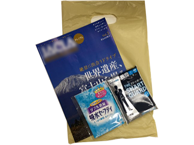 自動車教習所内高齢者向けフリーマガジンJ配布時サンプリング1