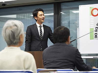 自動車教習所内高齢者向けフリーマガジンJ配布時サンプリング2