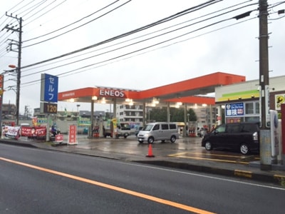 商業施設新規オープンを告知するガソリンスタンドサンプリング事例4