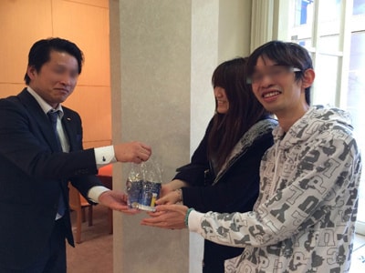 商業施設新規オープンを告知するガソリンスタンドサンプリング事例4