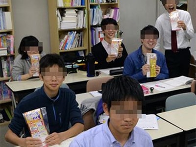 受験塾での受験生応援即席ラーメンサンプリング事例4