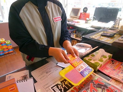 ガソリンスタンドでのドラッグストア店舗誘引サンプリング事例2