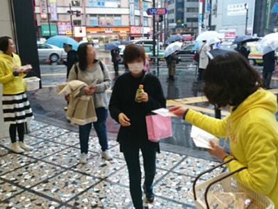 スキンケアショップの新店オープン告知街頭配布事例4