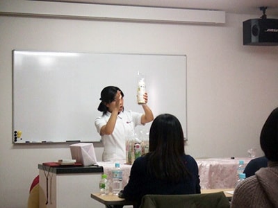 産婦人科母親学級でのノンカフェインのお茶サンプリング事例1