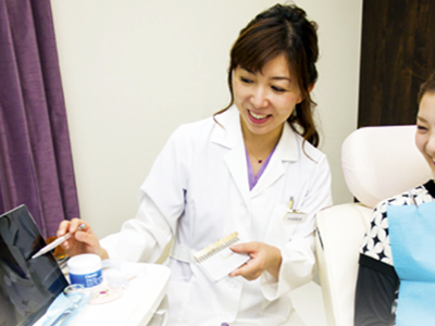 30~40代の美意識が高い女性に向けた美白美容液の美容・美白系医院でのサンプリング事例2