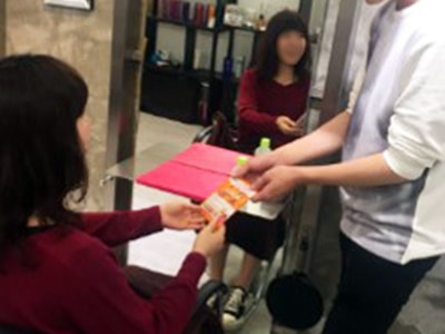 美容室での栄養機能食品のドリンク提供時サンプリング事例4