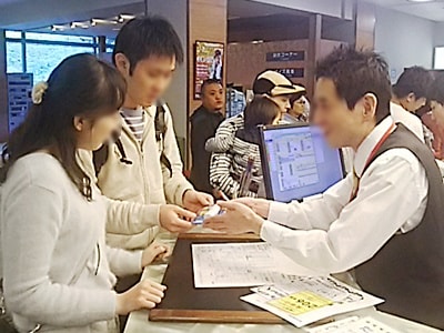 温泉旅館における就寝時のエチケット商品サンプリング事例2