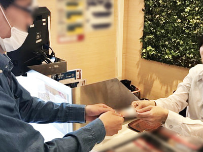 ガソリンスタンドやインターネットカフェ利用の喫煙者に向けた電子ベイプのサンプリング事例2