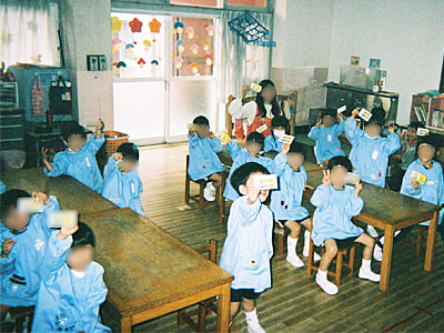 幼稚園/保育園と園児の保護者に向けた防災啓蒙企画のオリジナル絆創膏サンプリング事例1