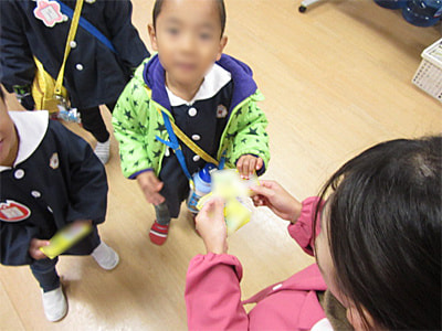 幼稚園/保育園と園児の保護者に向けた防災啓蒙企画のオリジナル絆創膏サンプリング事例3