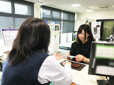ゴルフ練習場やランニングステーションでの屋外スポーツを好む女性に向けた飲む日焼け止めのサンプリング事例1