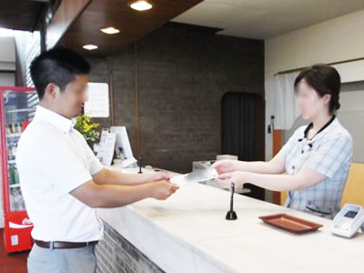 本格的な日焼けシーズン前にスポーツシーンで活動する男女に向けた日焼け止めのサンプリング事例1