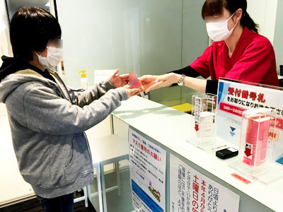 産婦人科医院での妊産婦に向けた葉酸サプリ&妊娠線ケアクリームのサンプリング事例2