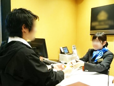 忙しく食事が偏りがちなビジネスマンに向けた栄養補給ゼリー飲料のサンプリング事例1