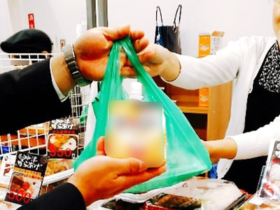 忙しく食事が偏りがちなビジネスマンに向けた栄養補給ゼリー飲料のサンプリング事例3