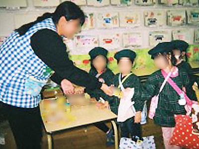 幼稚園児に向けた安心&安全に楽しく遊べる小麦粘土のサンプリング事例3