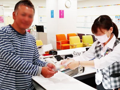 人間ドック/健診センター利用者に向けた保険商材チラシのサンプリング事例3