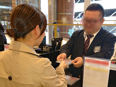 日帰り温泉施設やスパ利用者に向けた大手化粧品メーカー秋冬シーズン用化粧下地のサンプリング事例1