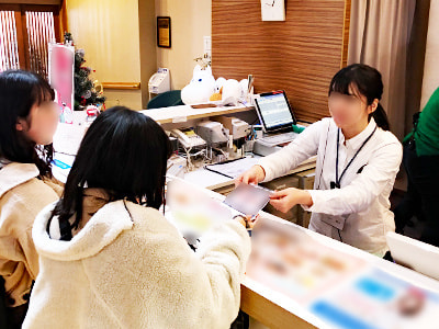 日帰り温泉施設やスパ利用者に向けた大手化粧品メーカー秋冬シーズン用化粧下地のサンプリング事例4