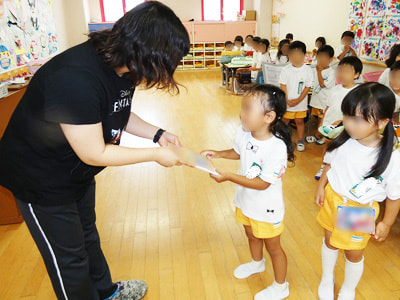 私立幼稚園の園児保護者に向けた本格派オンライン英会話サービスとオリジナルノートのサンプリング事例4