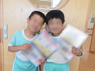幼稚園と保育園の園児たちに向けた海の生物を学べる人気ゲームのキャンペーン認知拡大を狙ったお楽しみセットのサンプリング事例1