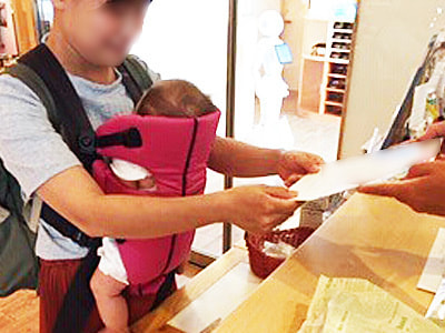 産婦人科の任残布に向けた子供用玩具商品クーポン付きマタニティーフォローブックのサンプリング事例