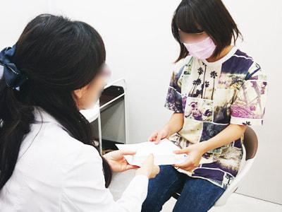 皮膚科に通う肌に悩みを持つ患者に向けた全成分日本製モイスチャーゲルクリームのサンプリング事例1