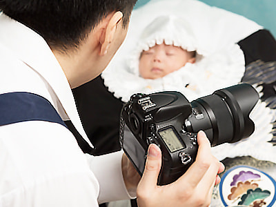 産婦人科における出産前から産後に全国の写真館で使える撮影プレゼント券のサンプリング事例1