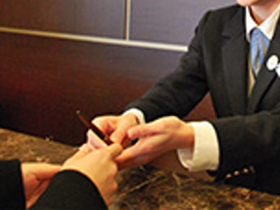 ビジネスホテルRのフロントでのサンプリング