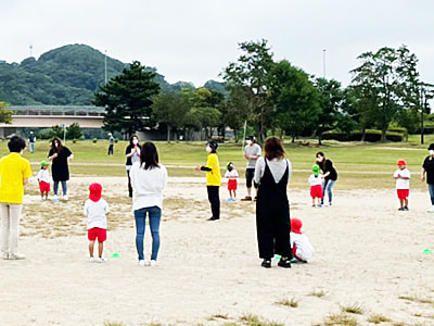 写真応募を目的にした幼稚園と保育園で体づくりをテーマに考案されたオリジナル体操コンクール告知事務局運営事例1