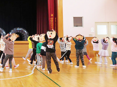 写真応募を目的にした幼稚園と保育園で体づくりをテーマに考案されたオリジナル体操コンクール告知事務局運営事例2