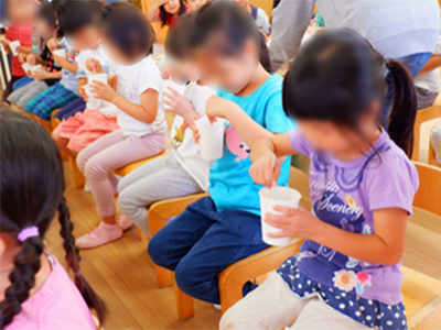 幼稚園・保育園での健康粉末飲料(調整ココア)の試飲プロモーション事例1