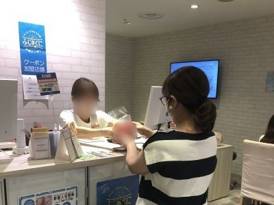 ネイルサロンでのプロテイン飲料サンプリング事例3