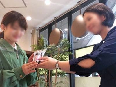 低カロリーノンシュガーの女性向け栄養ドリンクのヨガスタジオ等でのサンプリング事例1