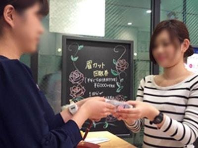 低カロリーノンシュガーの女性向け栄養ドリンクのヨガスタジオ等でのサンプリング事例3