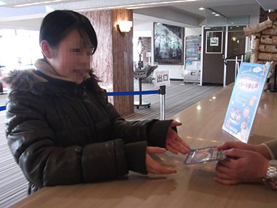 温泉旅館／ホテルでの首もとに貼るシートサンプリング事例