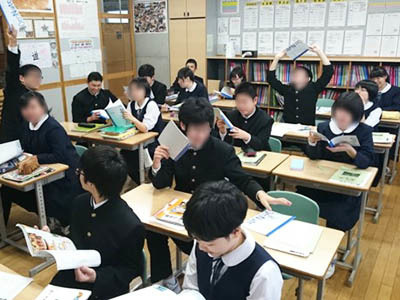 メーカー企業の地元小中高生への広告入りノートサンプリング事例