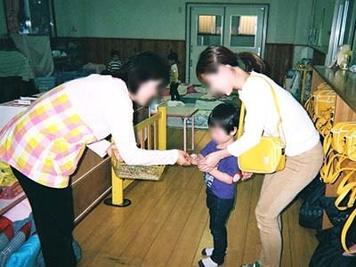 保育園での脱臭効果のあるペーパー試供品サンプリング事例1