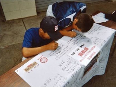 夏休み部活合宿中の中学生に向けたパイ菓子のサンプリング事例3