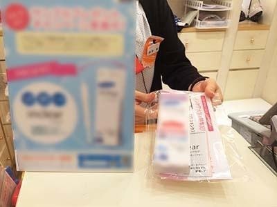 20代・30代女性に向けたデリケートゾーンケア商品のインナーショップでのサンプリング事例1