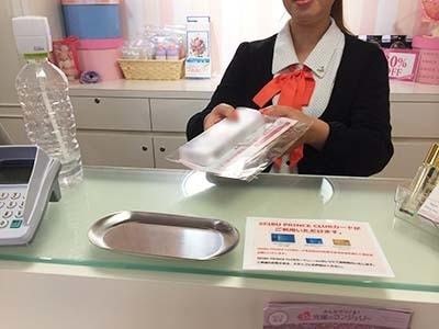 20代・30代女性に向けたデリケートゾーンケア商品のインナーショップでのサンプリング事例2