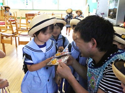 キッチンまわり用 万能テープ試供品の幼稚園サンプリング事例2