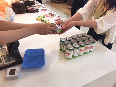 オフィス出張食堂でのダイエットサポート飲料サンプリング事例2