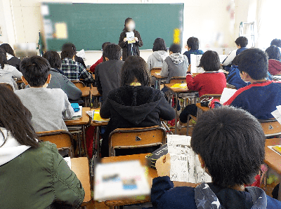 新潟での天然資源産出に関する啓もうマンガ冊子の県内小学生へのサンプリング事例2